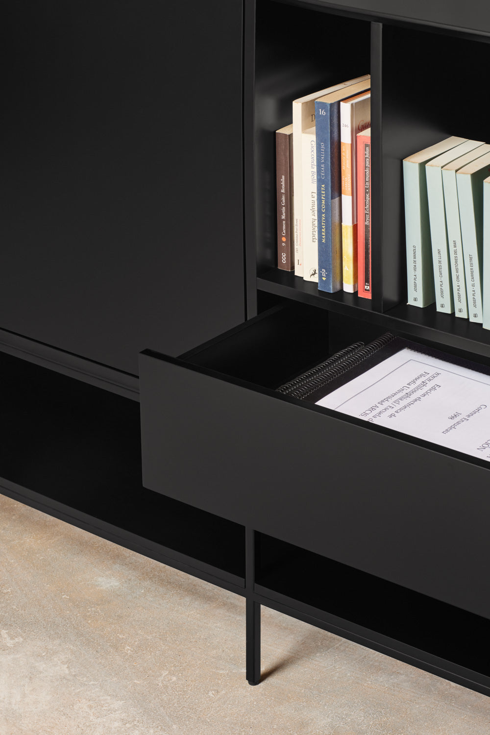 Madia 2 ante 4 cassetti con gambe in metallo Platt 220x98 cm