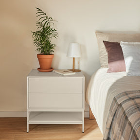 Comodino 2 cassetti con gambe in metallo Platt 55x55 cm