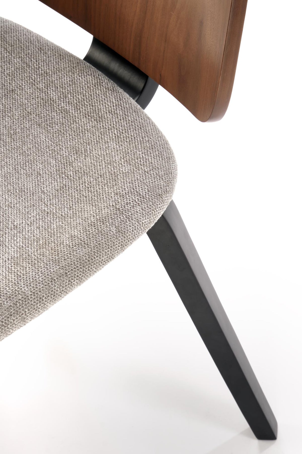 Sedia in legno massello noce Kora 54x81 cm