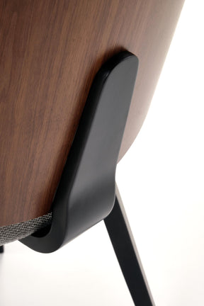 Sedia in legno massello noce Kora 54x81 cm