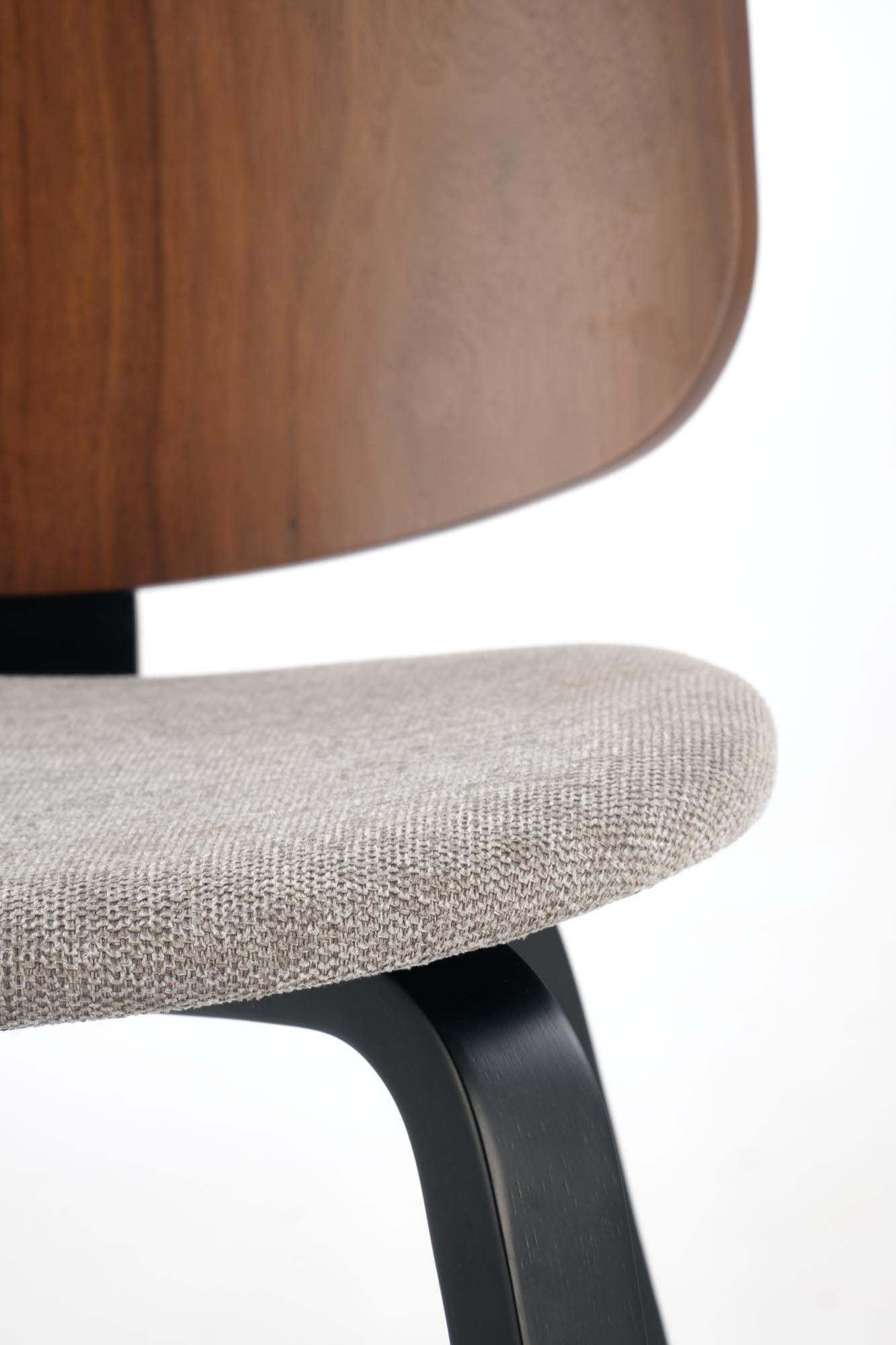 Sedia in legno massello noce Kora 54x81 cm