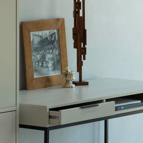Scrivania 1 cassetto in legno di pino Nore 130x75 cm