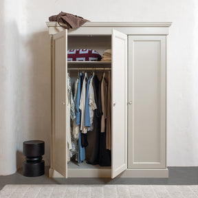 Armadio 3 ante in legno di pino Olivia 171x212 cm