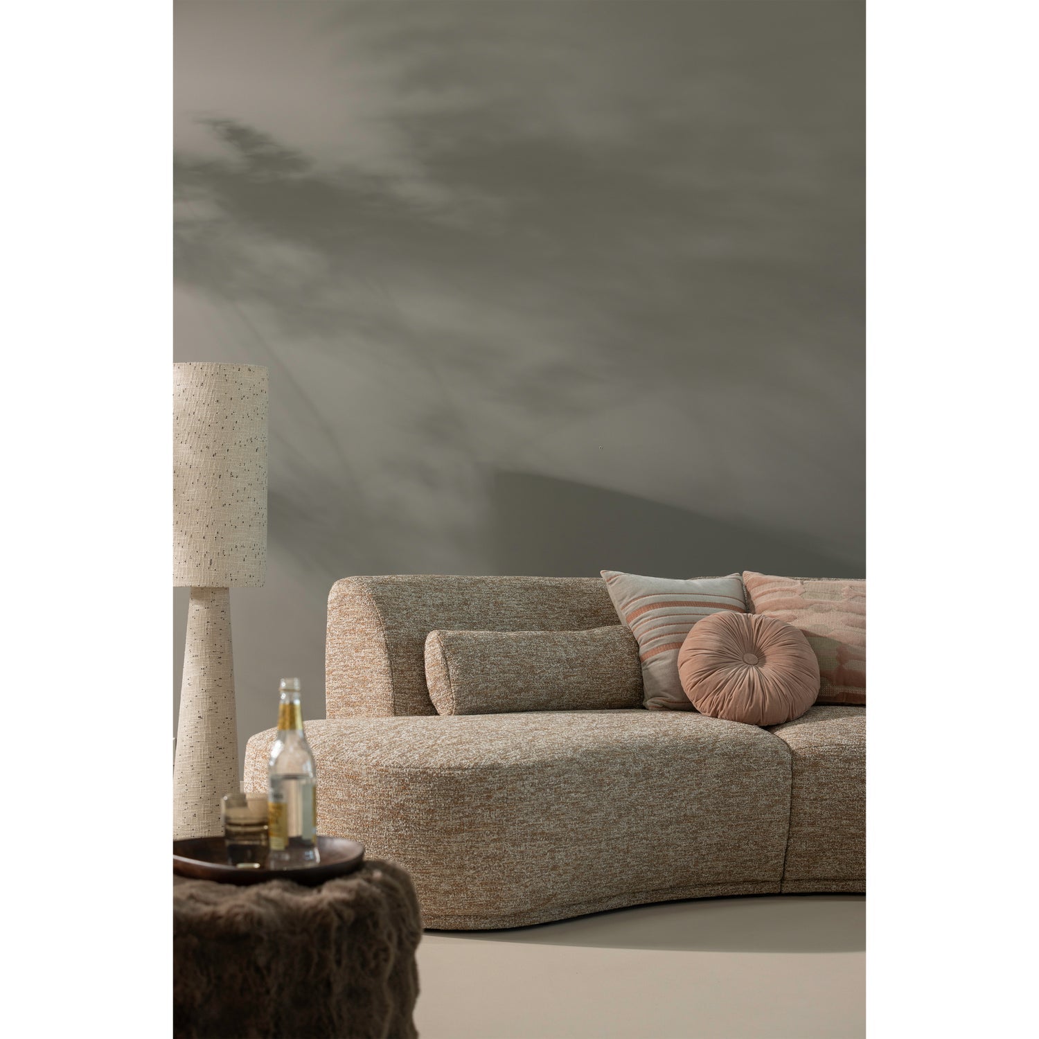 Pouf basso in tessuto marrone Olven 60x36 cm