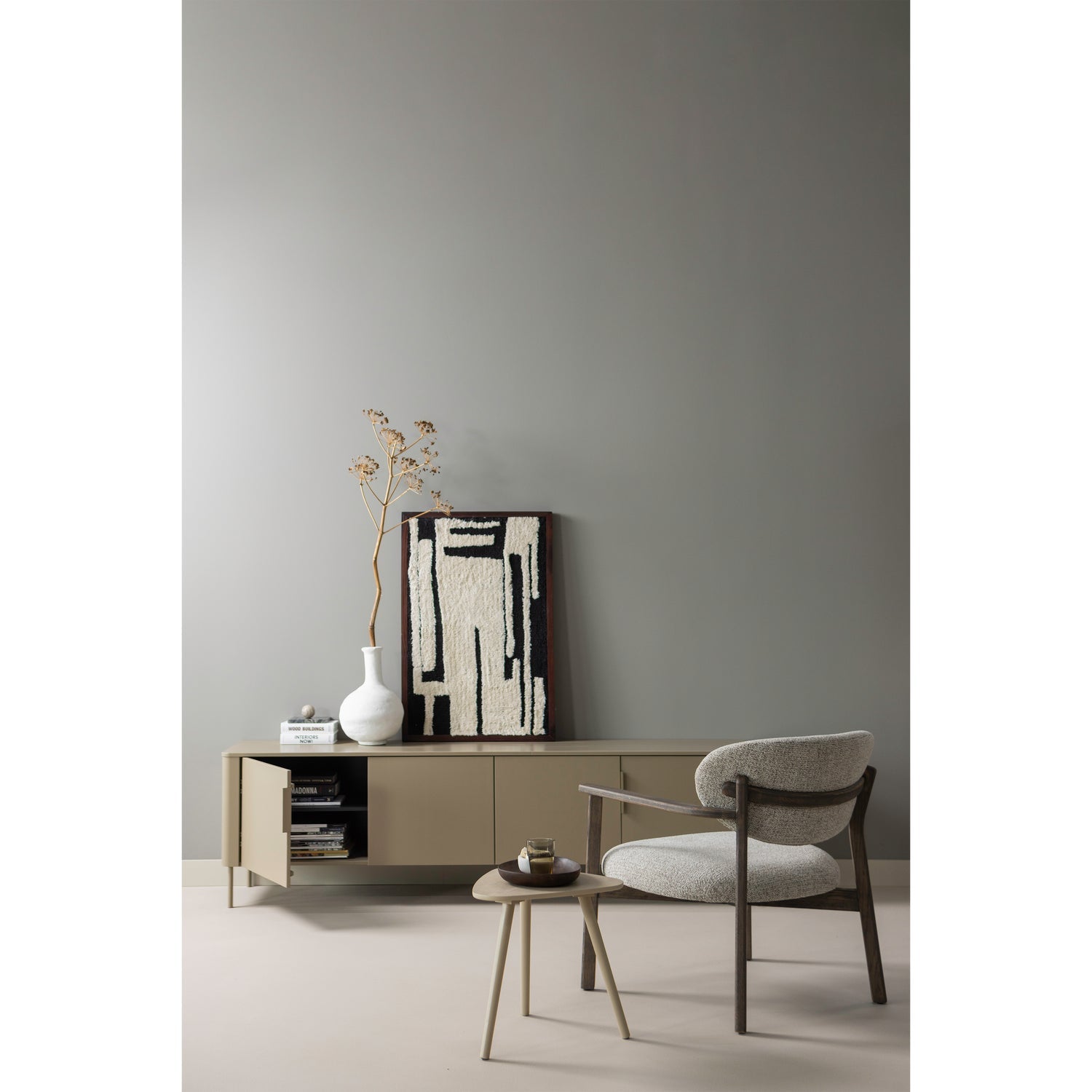 Poltrona in tessuto con braccioli Udar 68x76 cm