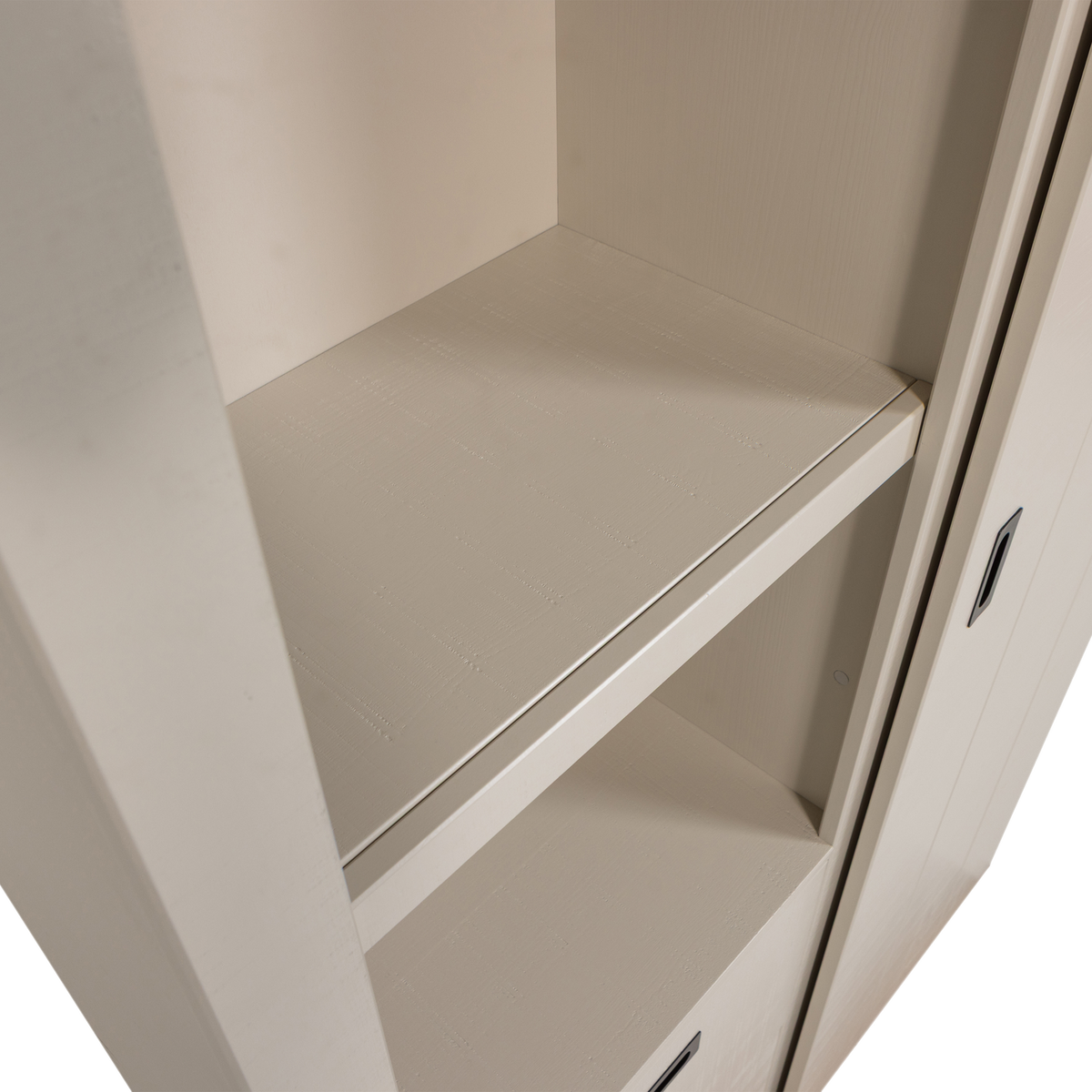 Armadio 2 ante scorrevoli 2 cassetti in legno di pino Ember 122x232 cm