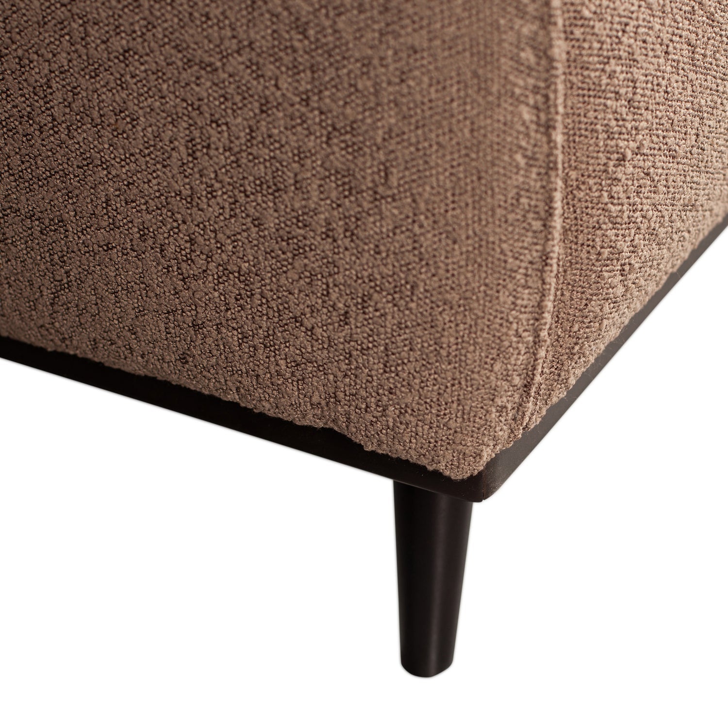 Poltrona in tessuto bouclé con braccioli Statement 72x77 cm