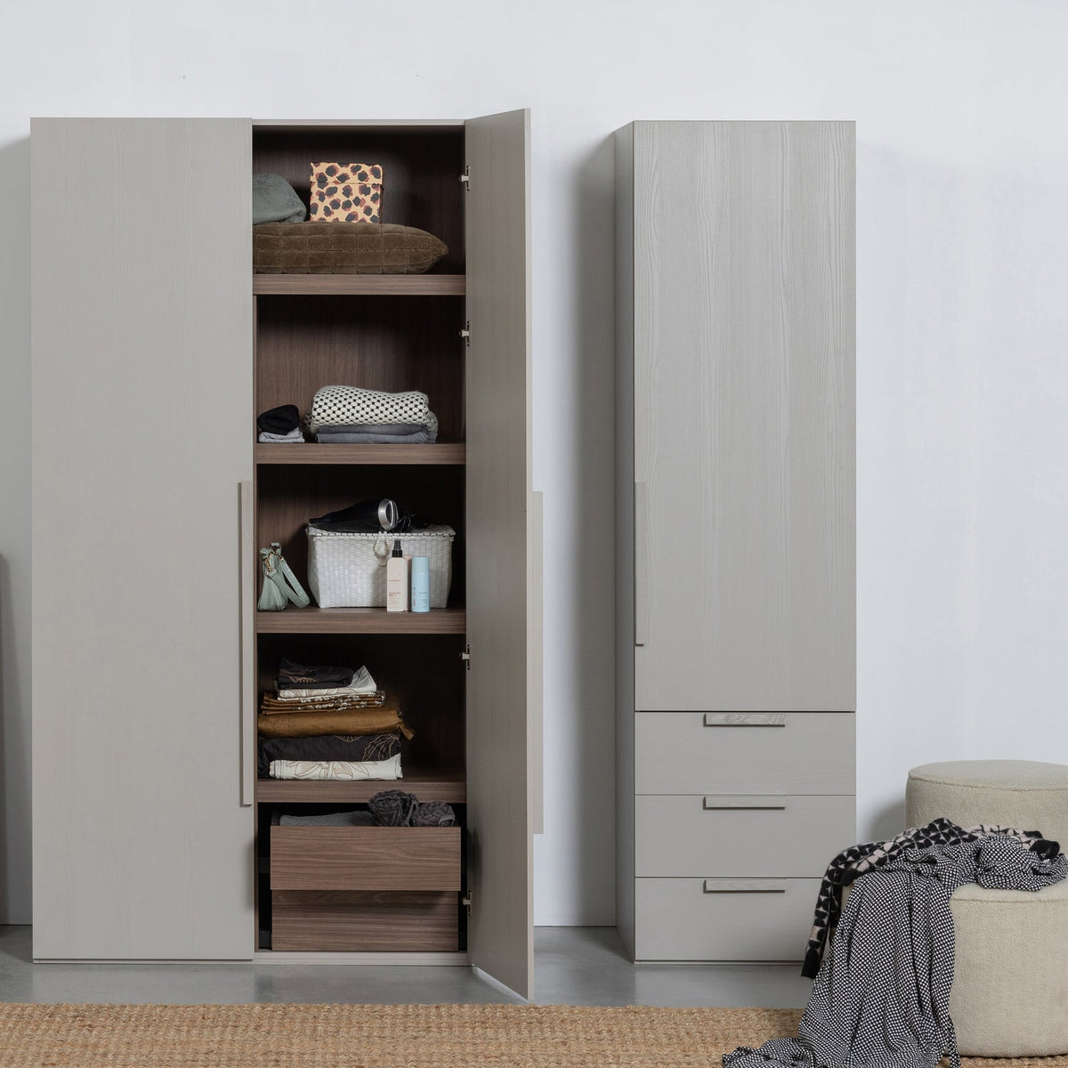 Cappottiera 2 ante 2 cassetti in legno Rens 210x110 cm