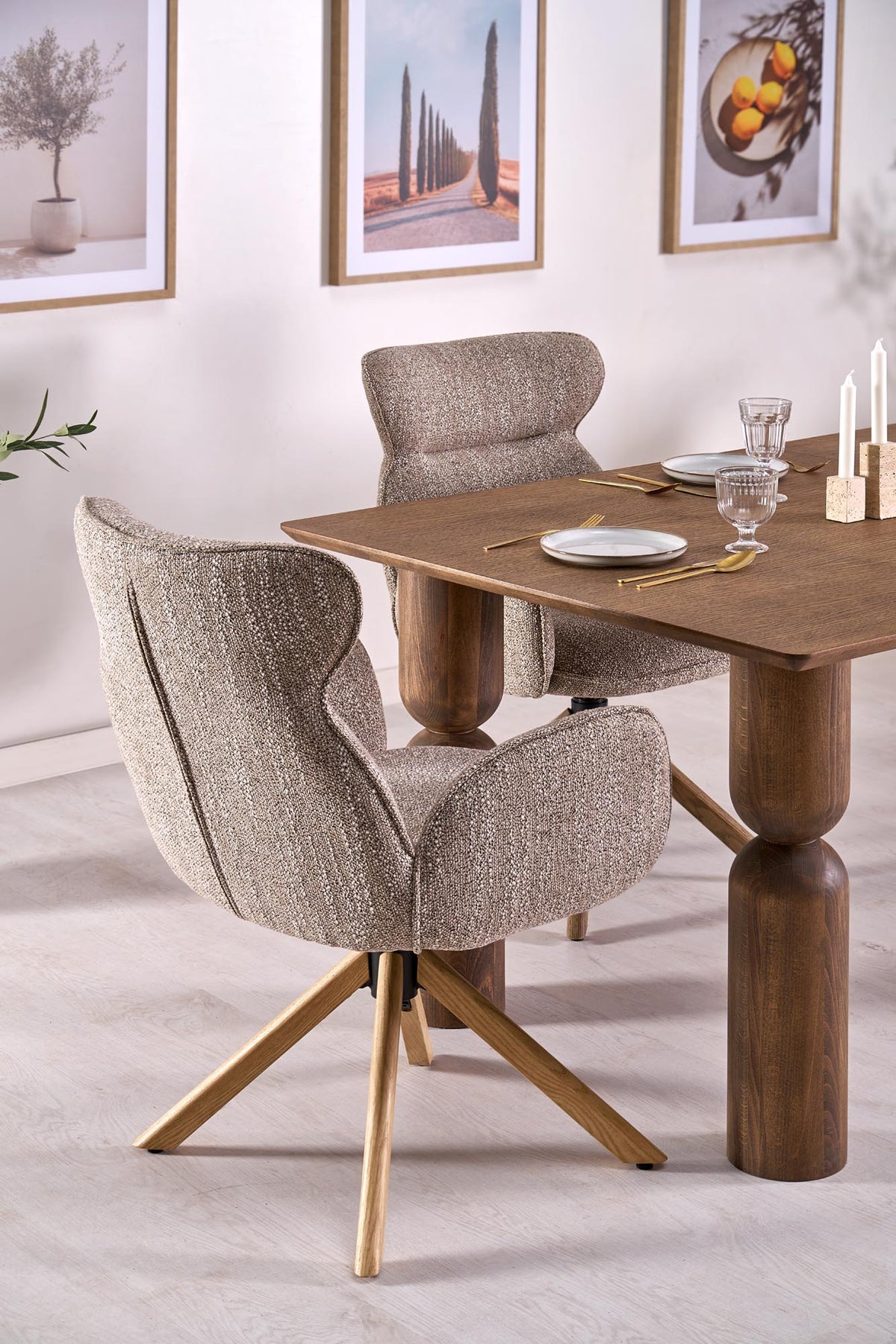 Sedia girevole in legno massello Nyla 63x64 cm