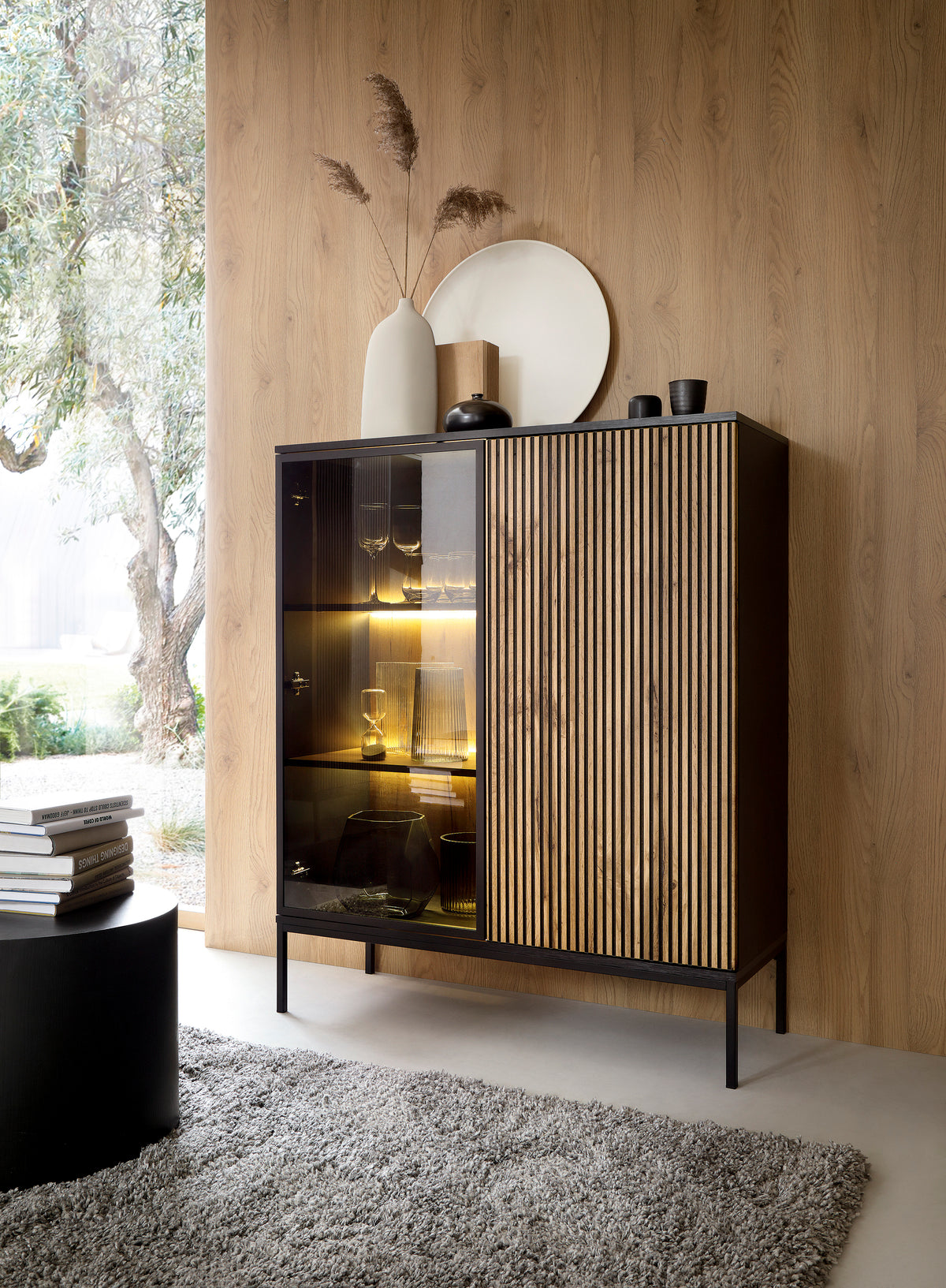 Vetrina con 2 ante e LED integrato Aura 104x126 cm