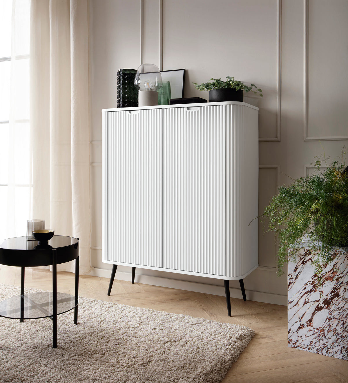 Credenza 2 ante con piede in metallo Calisio 129x103 cm