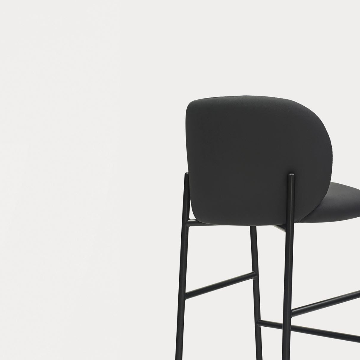 Sgabello con gambe in metallo nero Moky 85x47 cm