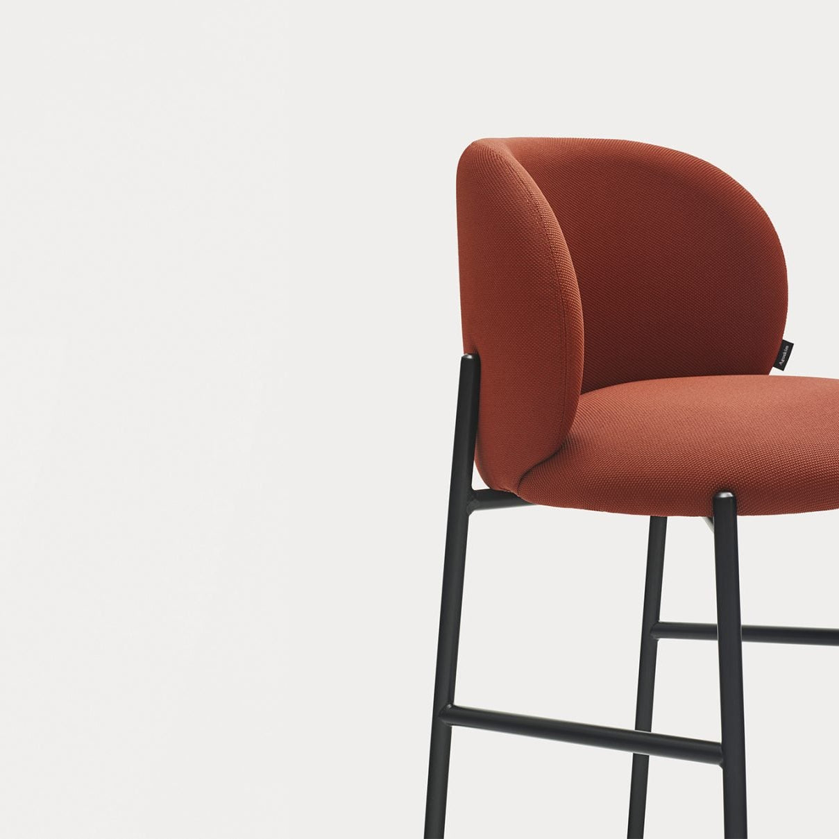 Sgabello con gambe in metallo nero Moky 85x47 cm