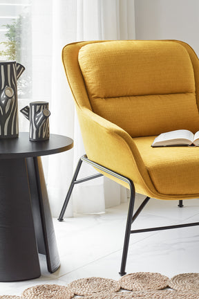 Poltrona moderna con braccioli in tessuto senape Sadira 86x91 h43 cm