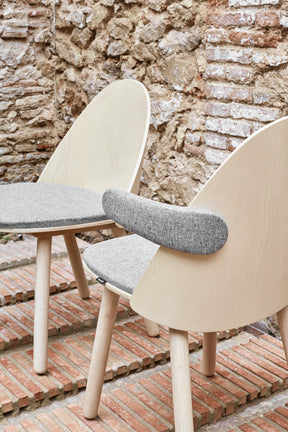 Set 2 sedie legno naturale e tessuto grigio chiaro Uma