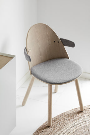 set 2 Sedie Uma in legno naturale con braccioli