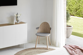 set 2 Sedie Uma in legno naturale con braccioli