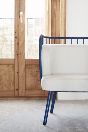 Poltrona tessuto crema struttura in metallo blu 67x83 h44 cm