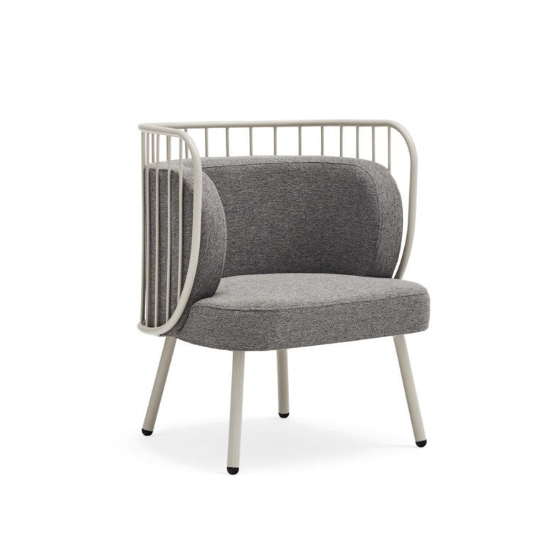 Poltrona tessuto grigio struttura in metallo crema Nabi 67x83 h44 cm