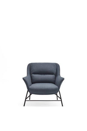 Poltrona moderna con braccioli in tessuto blu Sadira