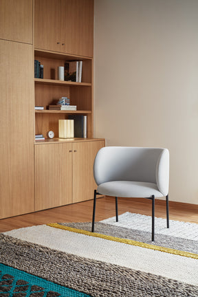 Poltrona in tessuto grigio struttura in metallo 66x74 h49