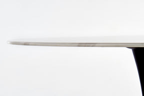 Tavolo tondo vetro effetto marmo bianco con piede in acciaio nero Ambrosio Ø 90 cm