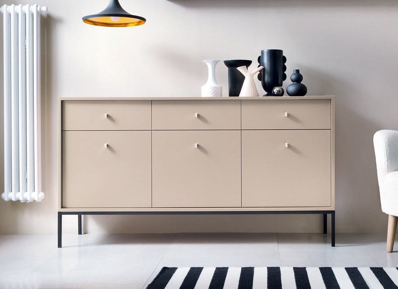 Madia con piedi in metallo 3 ante e 3 cassetti in legno laminato Canterno 154x83 cm