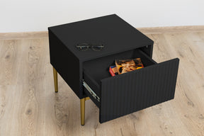 Set 2 Comodini Nicole 1 cassetto 46x45 cm piede in metallo oro